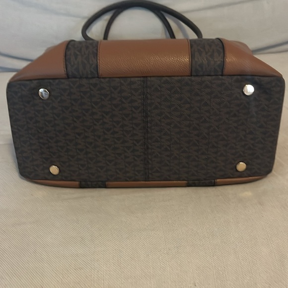 MICHAEL MICHAEL KORS LARGE TOTE - Picture 4 of 11